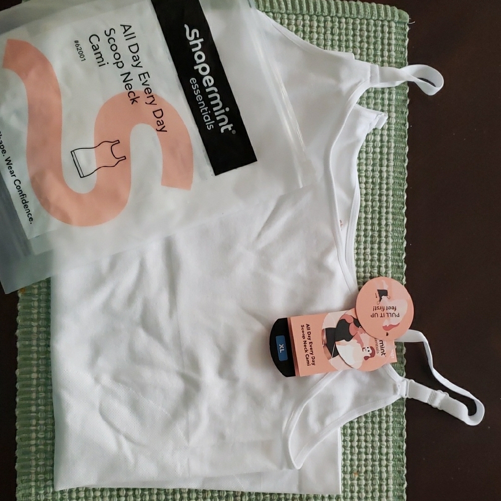 Shapermint Essentials White Scoop Neck Cami